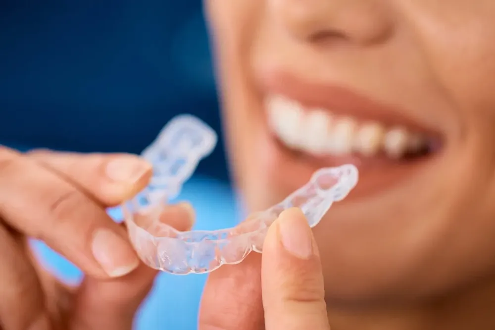 Diskrete Zahnkorrekturen mit Alignern - Die Lösung für Berufstätige